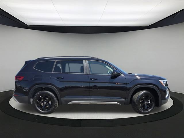 New 2025 Volkswagen Atlas Peak Edition SE image 8