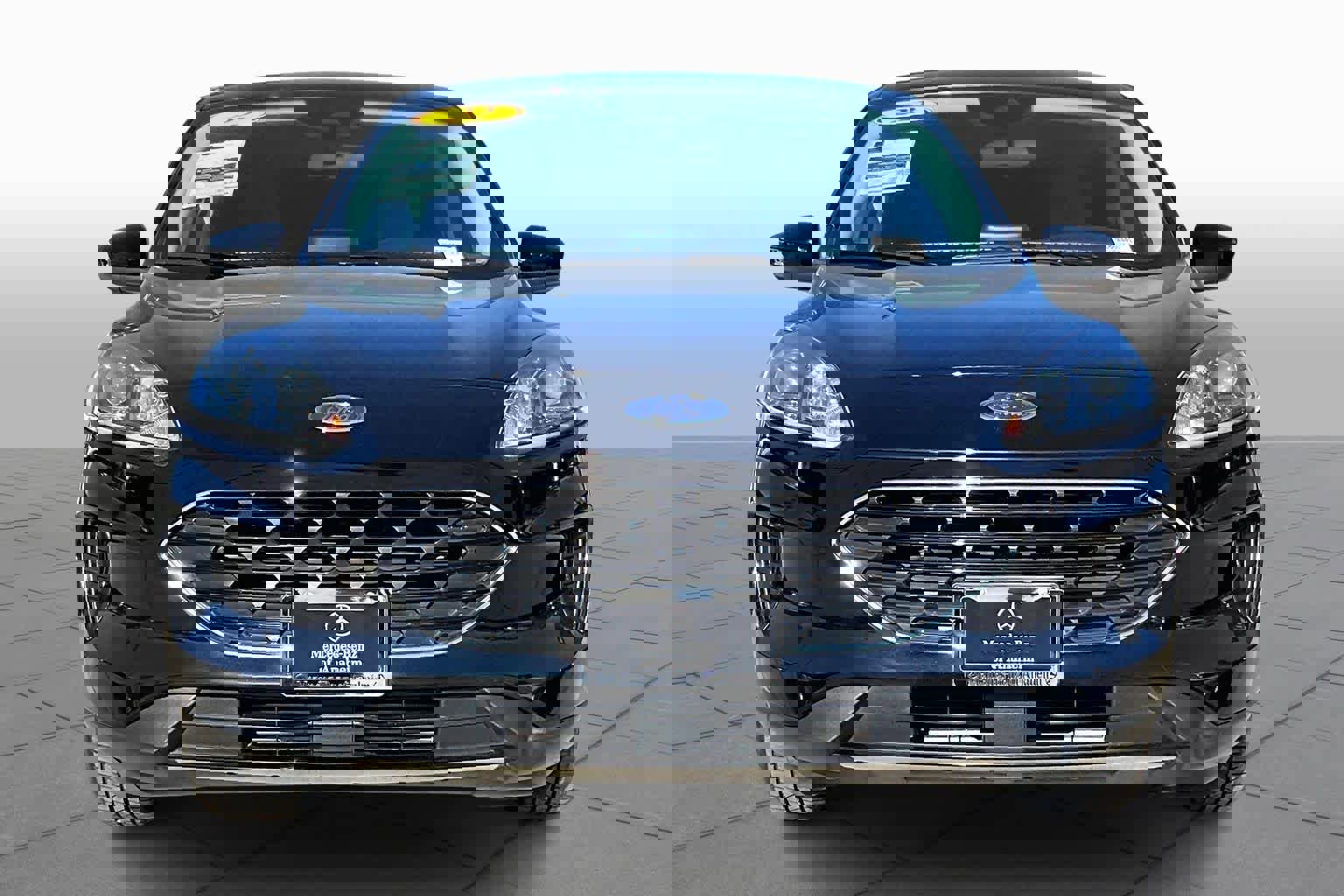 Used 2022 Ford Escape SE w/ SE Sport Appearance Package image 4