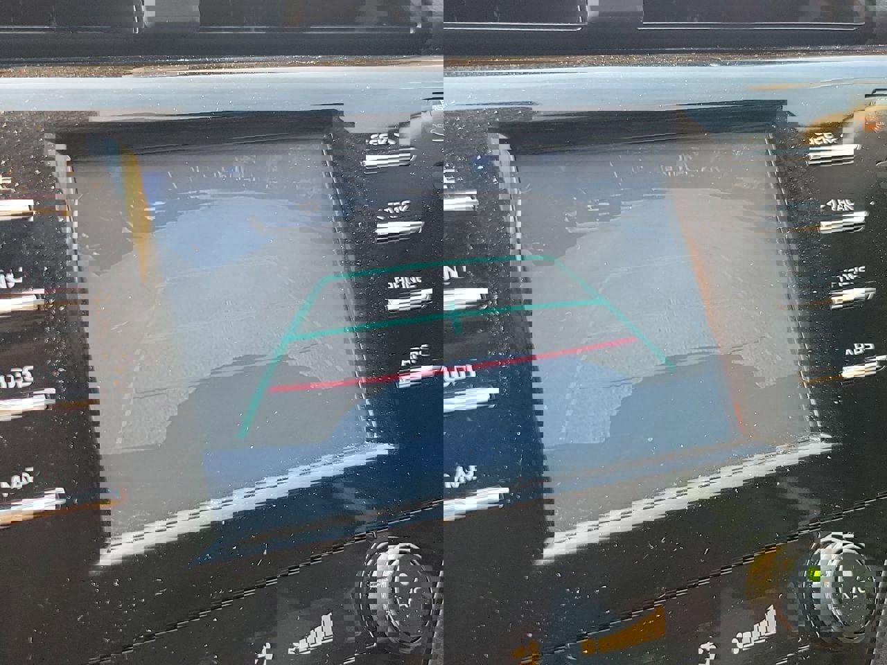 Used 2019 Toyota Camry SE image 25