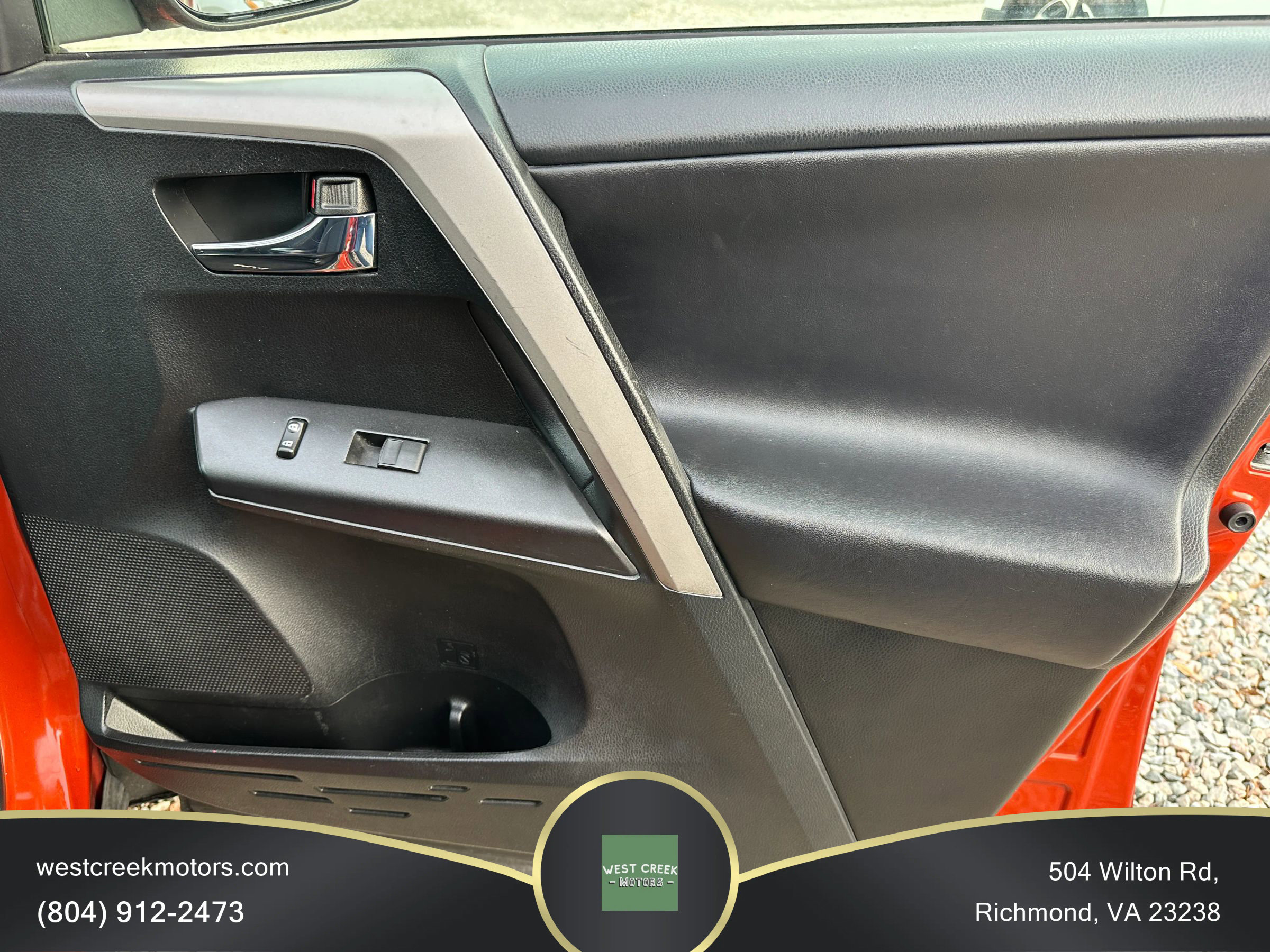 Used 2016 Toyota RAV4 XLE w/ Four Season Floor Mat Package image 16