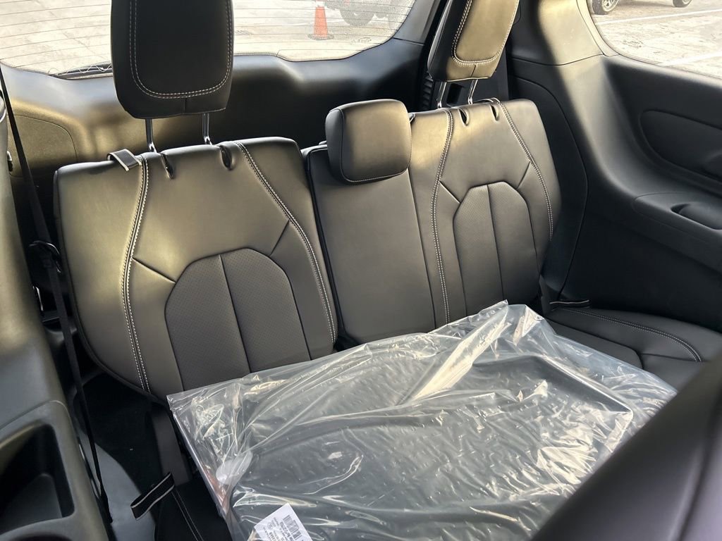 New 2026 Chrysler Pacifica Select image 28