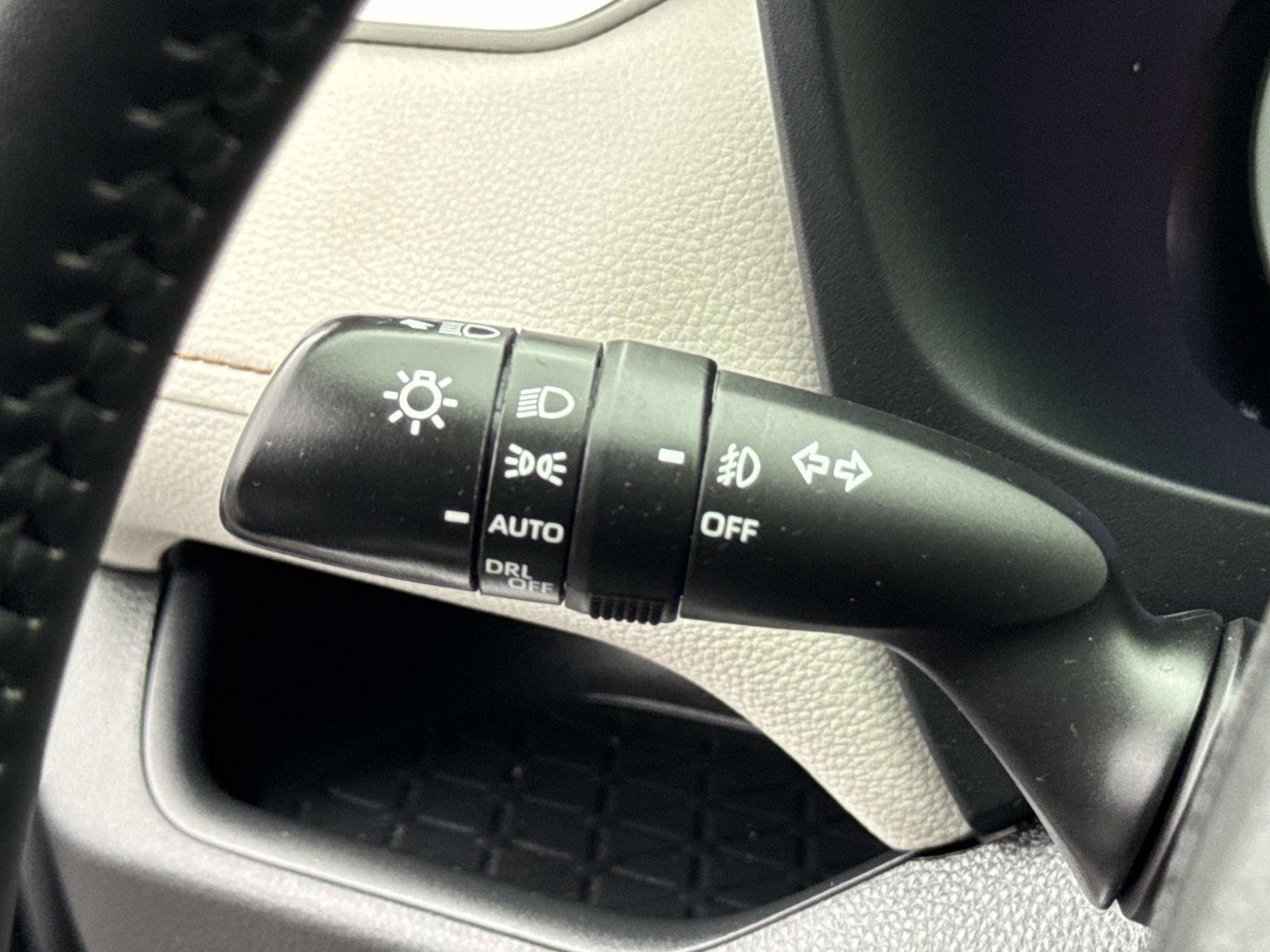 Used 2023 Toyota RAV4 XLE Premium image 9