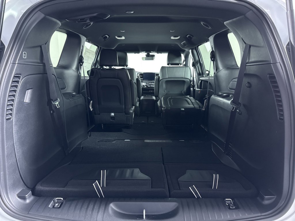 New 2026 Chrysler Voyager LX image 7