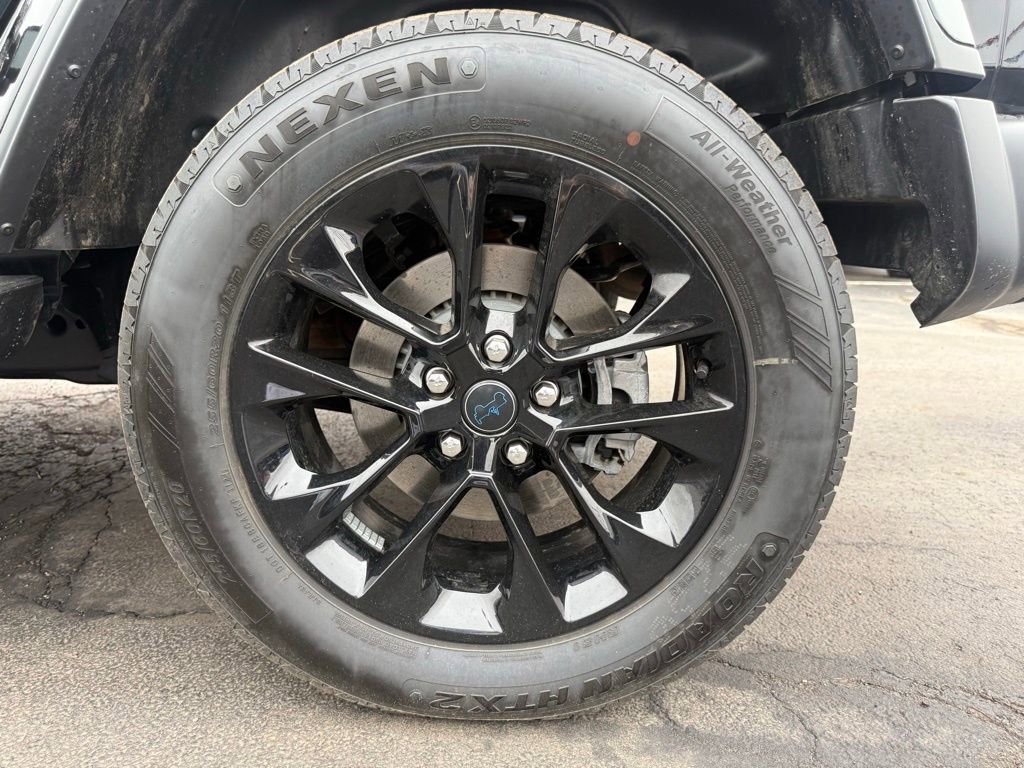 Used 2025 Jeep Wrangler Unlimited Sahara AWD/4WD image 35