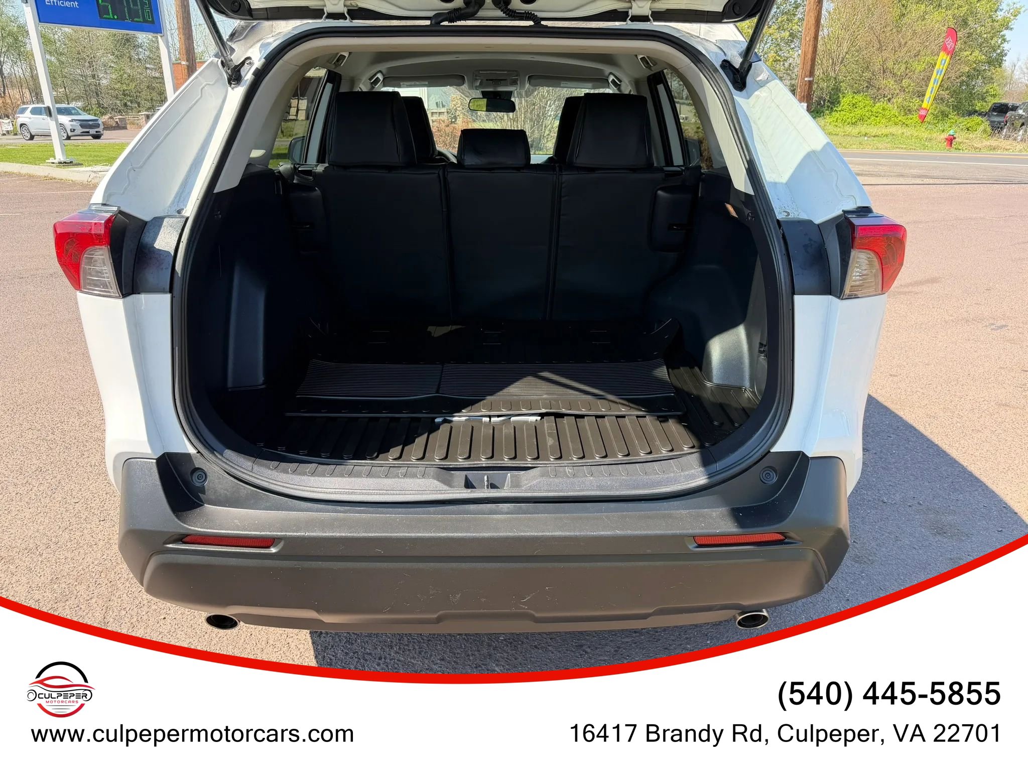 Used 2020 Toyota RAV4 LE w/ All Weather Liner Package AWD/4WD image 11