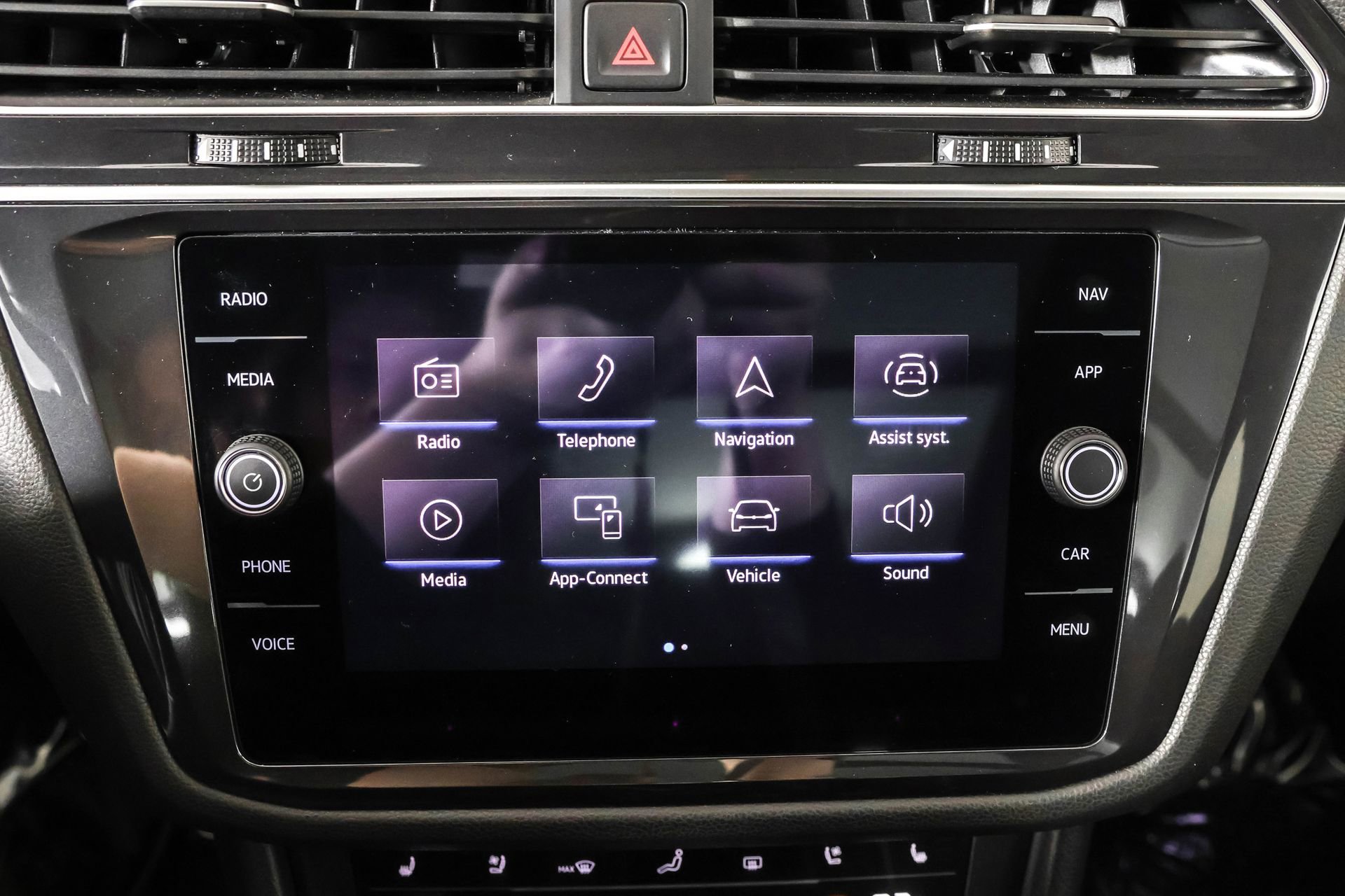 Used 2024 Volkswagen Tiguan SEL R-Line image 33