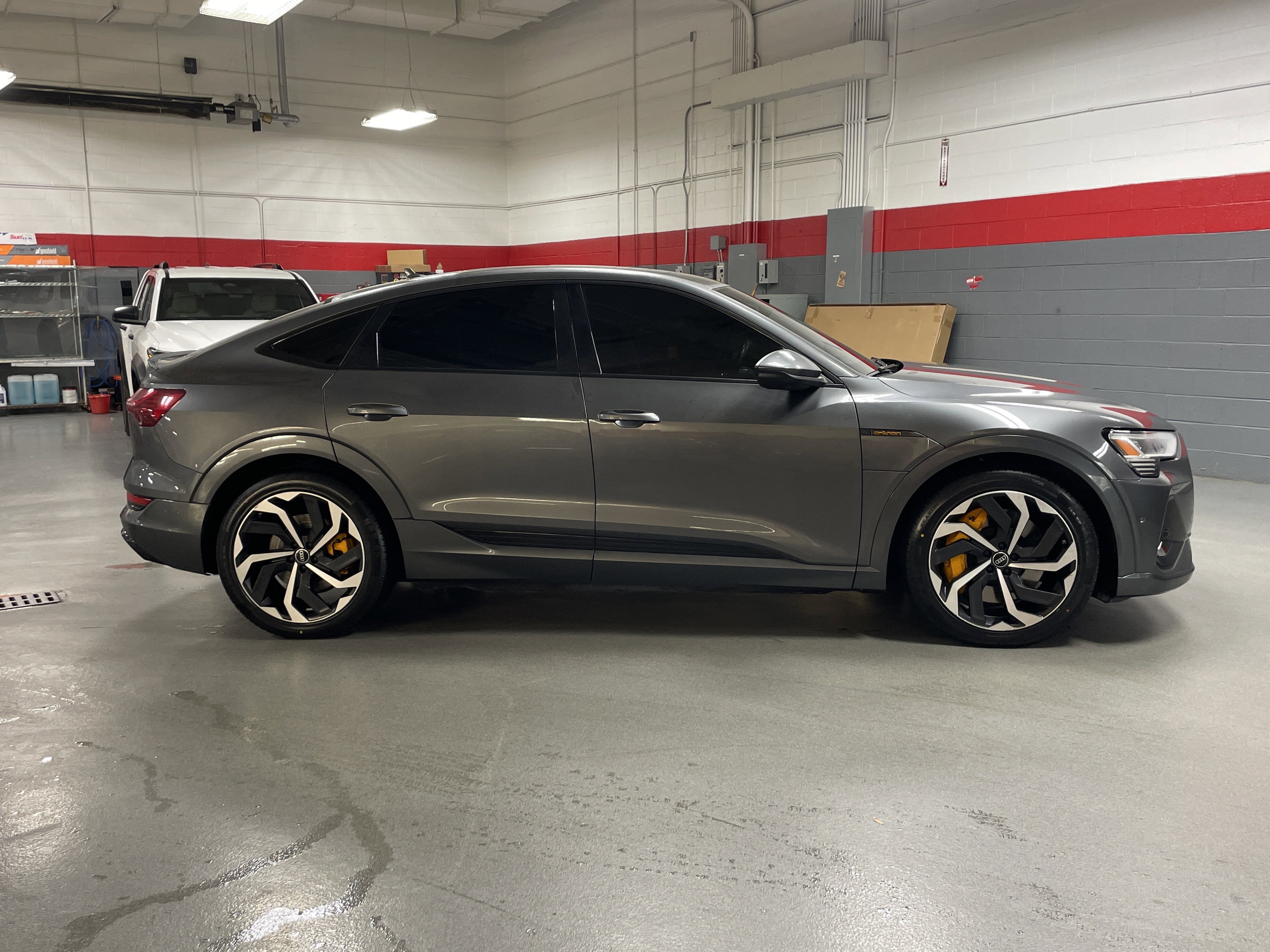 Used 2022 Audi e-tron Premium Plus w/ Premium Plus Package image 11