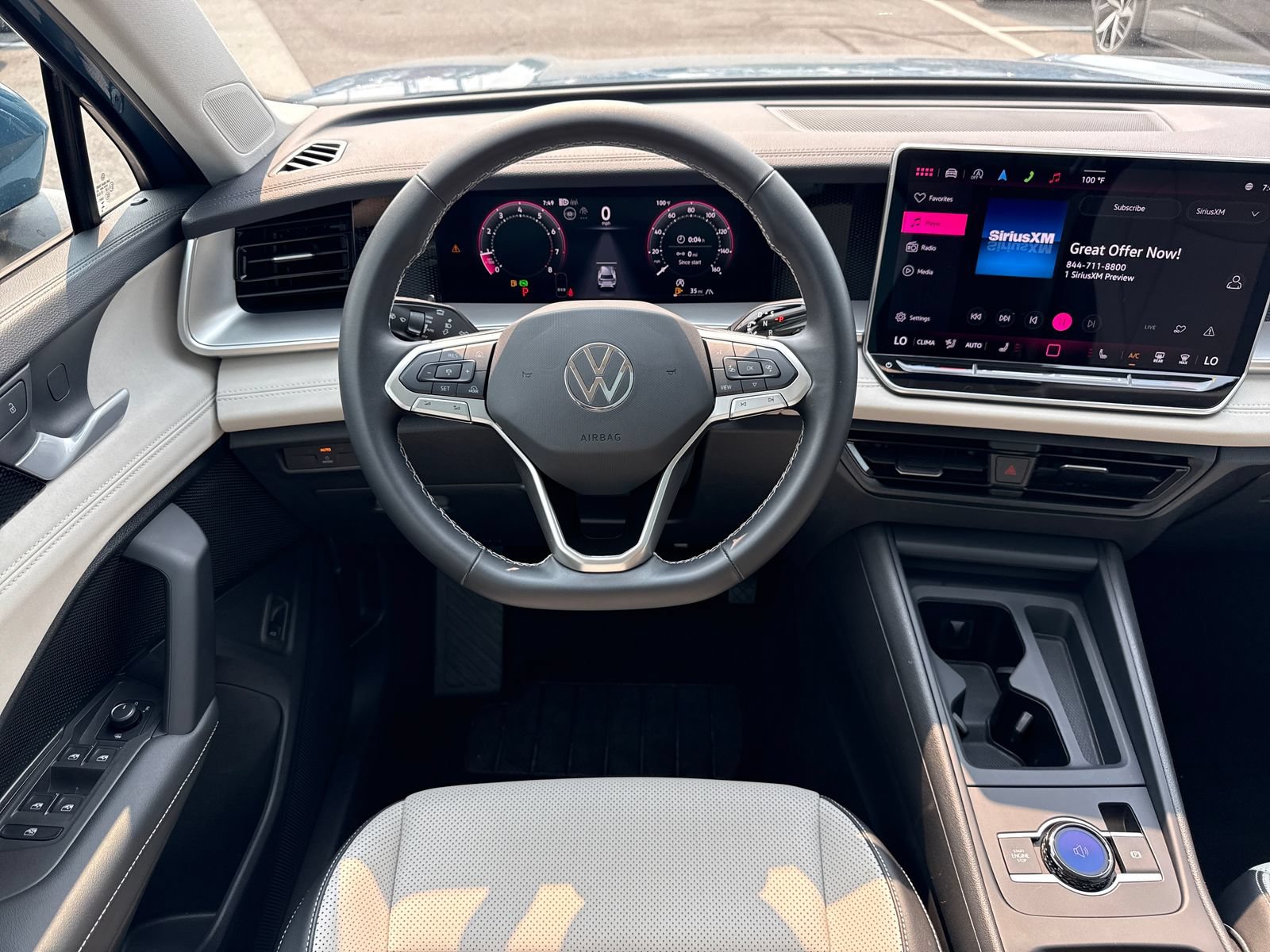 Used 2025 Volkswagen Tiguan SE w/ Panoramic Sunroof Package AWD/4WD image 14