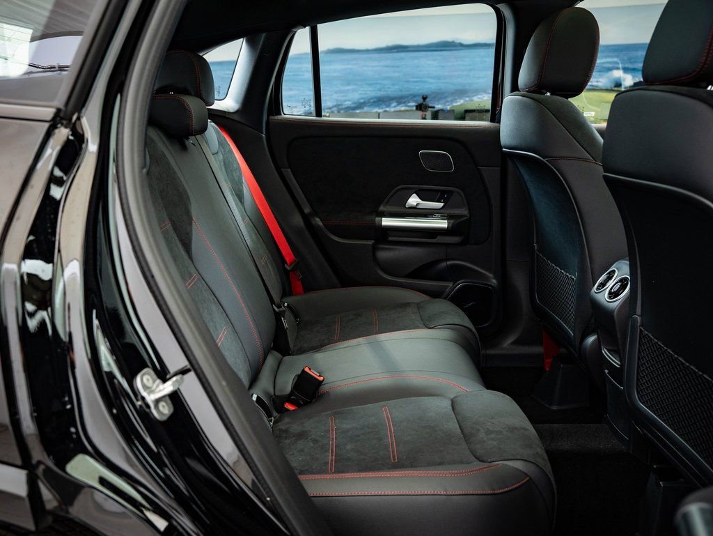 New 2026 Mercedes-Benz GLA 35 AMG 4MATIC image 39