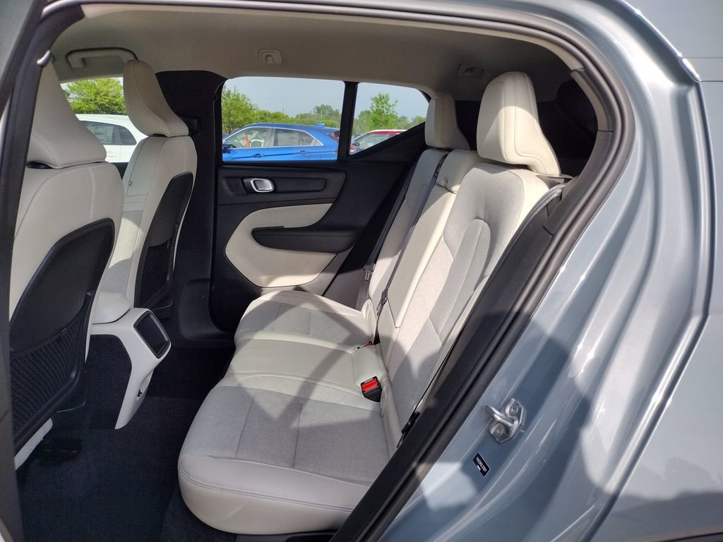 Used 2020 Volvo XC40 T4 Momentum FWD image 13