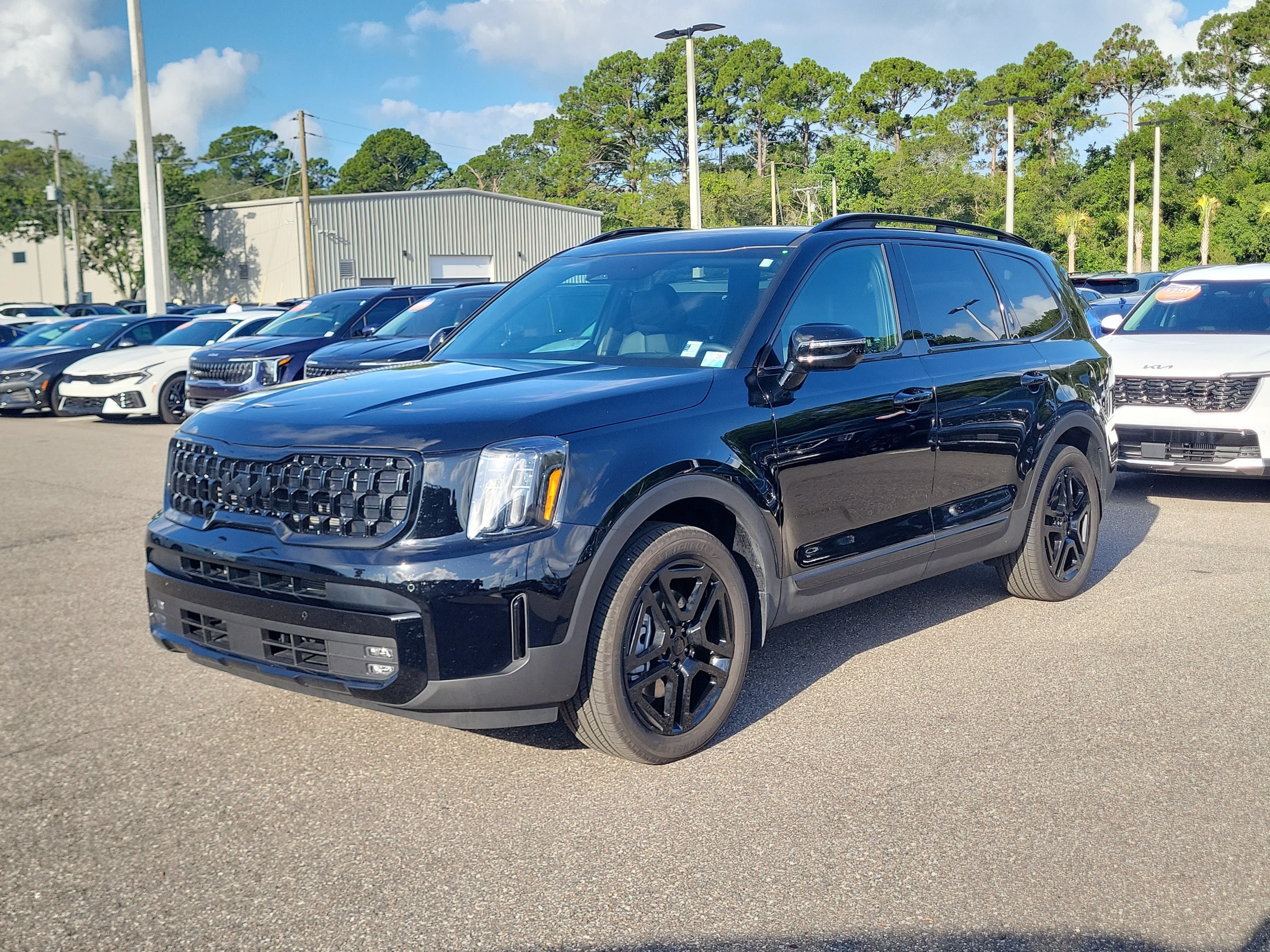 Certified 2025 Kia Telluride SX Prestige X-Line AWD/4WD image 3