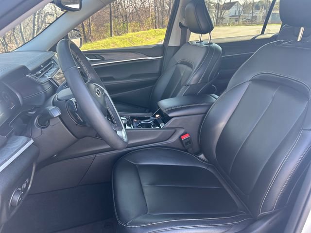 Used 2023 Jeep Grand Cherokee L Limited w/ Black Appearance Package AWD/4WD image 11