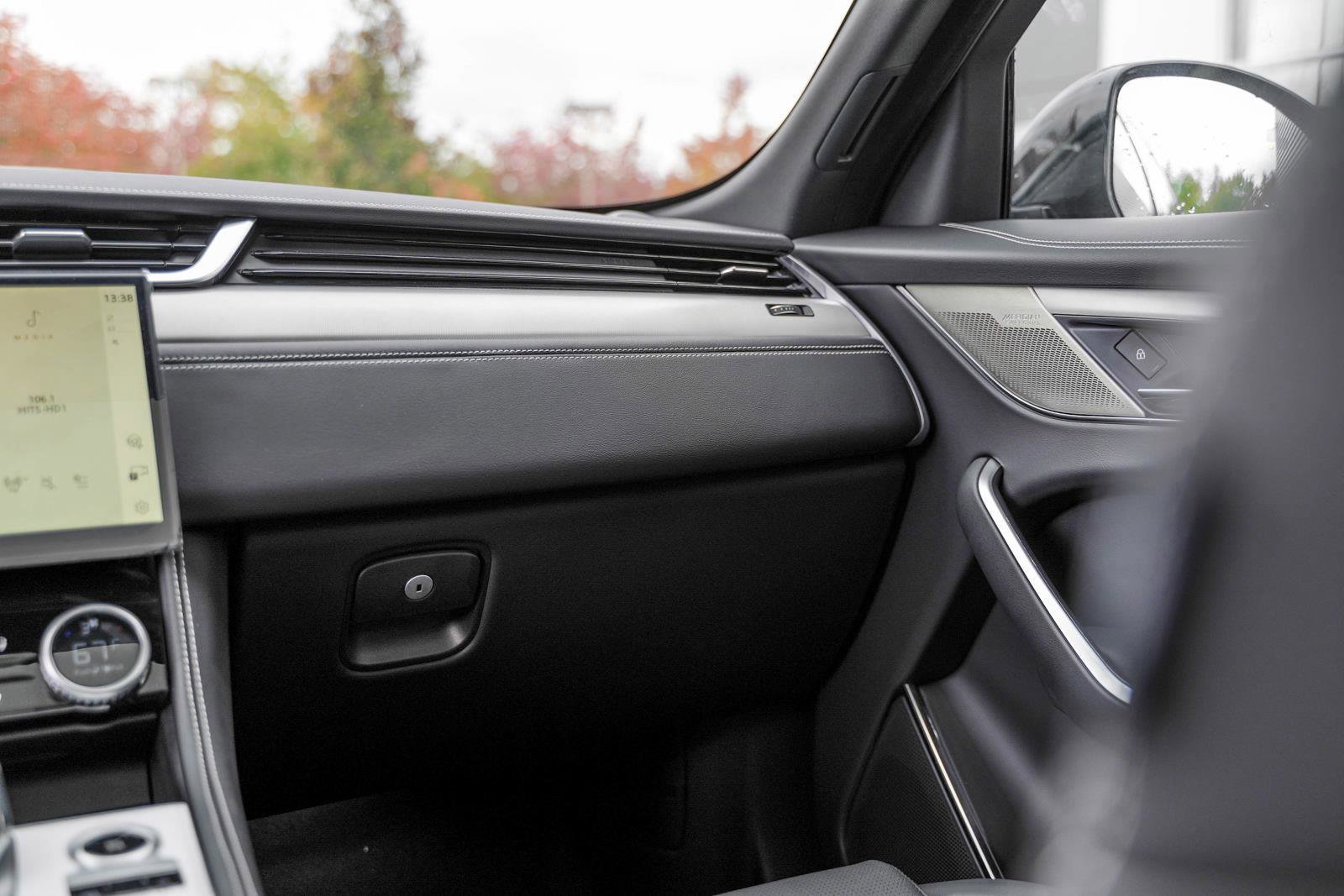 New 2025 Jaguar F-PACE R-Dynamic S image 20