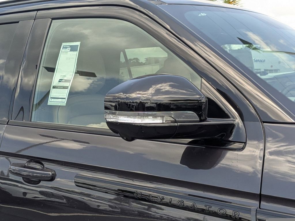 New 2026 Lincoln Navigator Black Label AWD/4WD image 12
