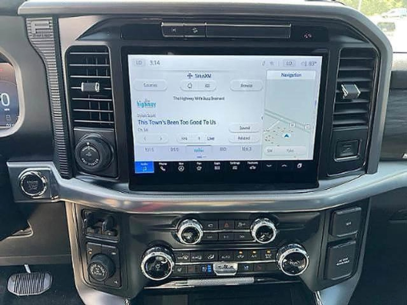 New 2025 Ford F150 Lariat w/ Equipment Group 502A High AWD/4WD image 15