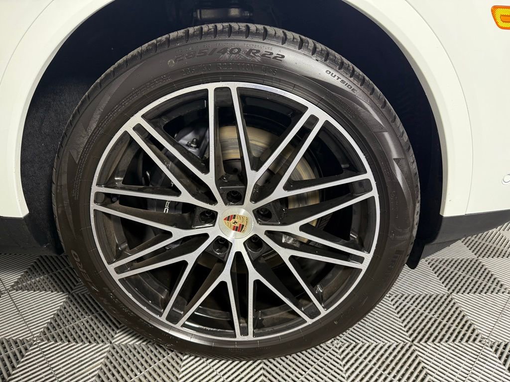 Certified 2025 Porsche Cayenne Coupe image 14