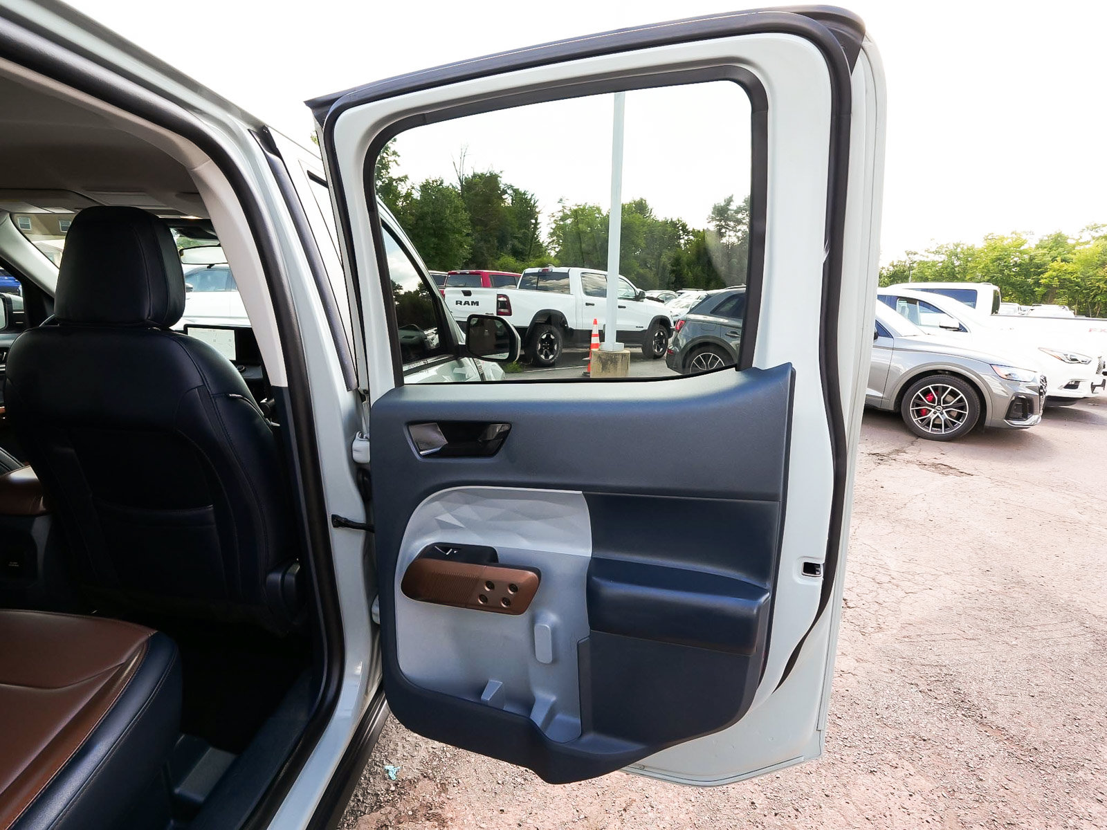 Used 2023 Ford Maverick Lariat w/ Lariat Luxury Package AWD/4WD image 15