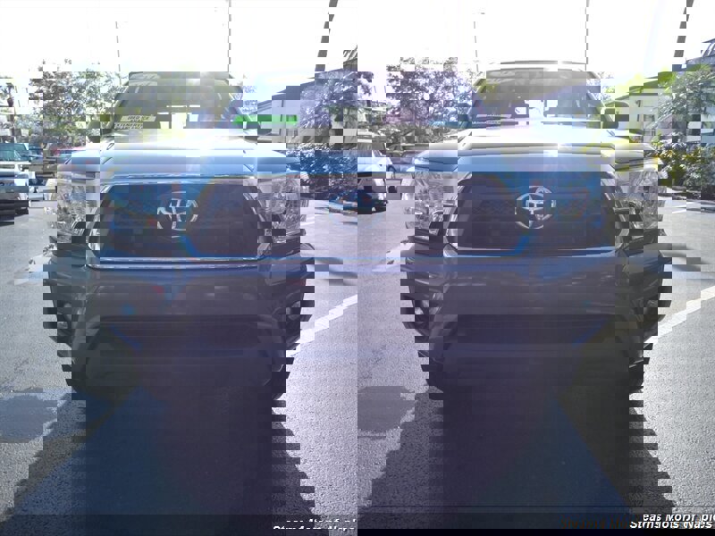 Used 2014 Toyota Tacoma PreRunner w/ SR5 Package image 4