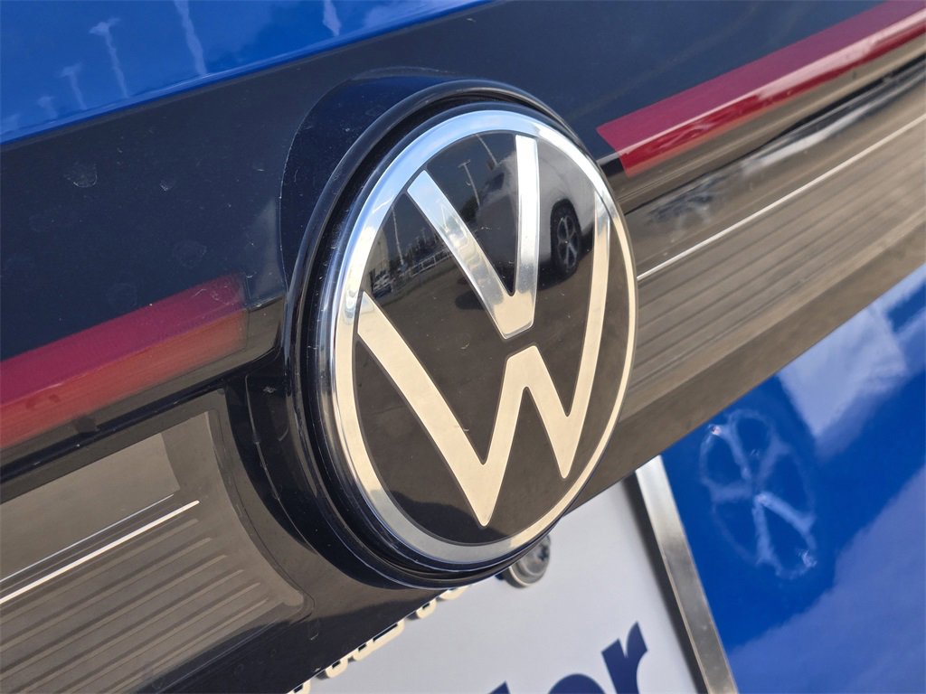 New 2025 Volkswagen Taos SE image 7