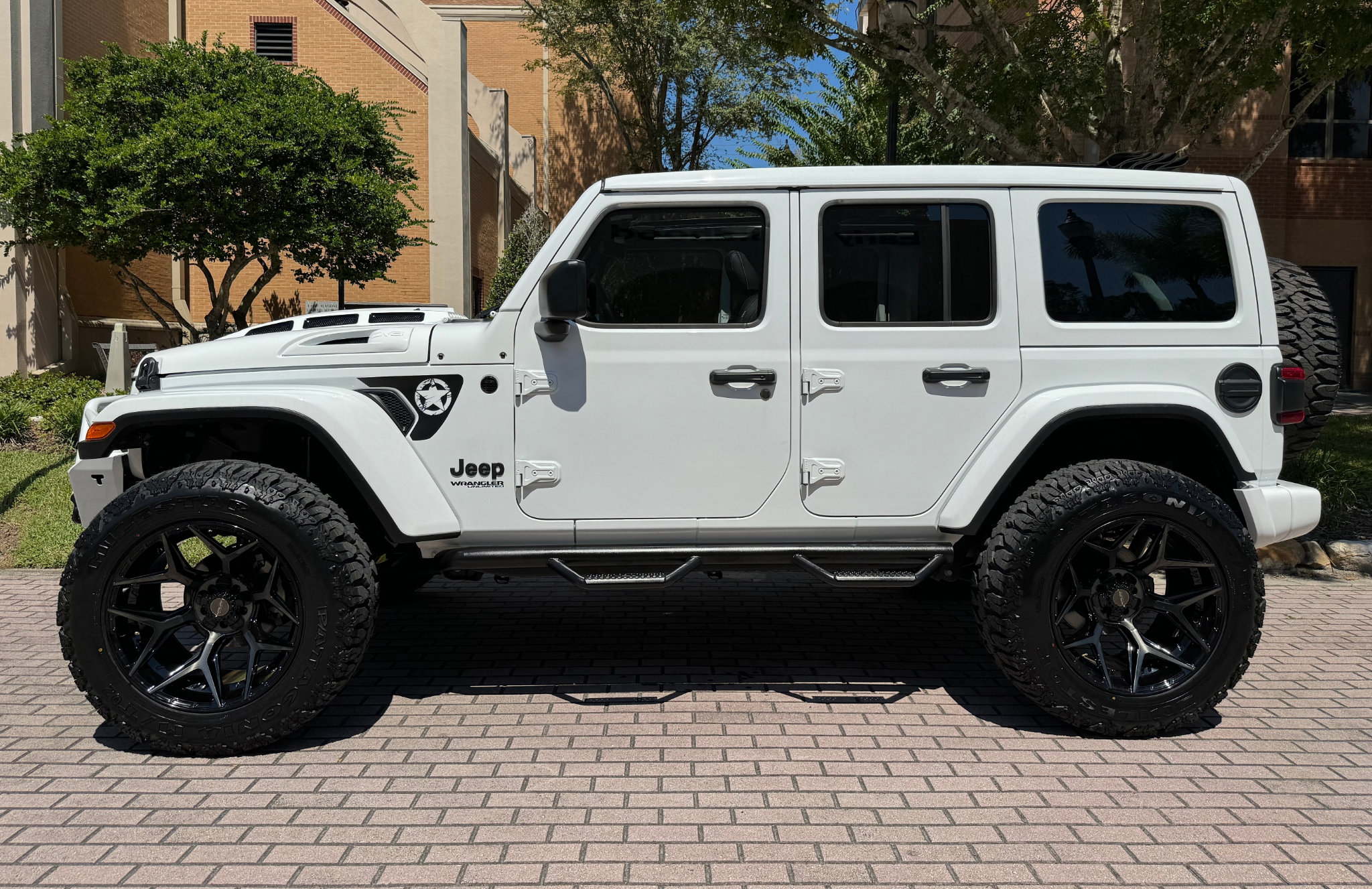 Used 2022 Jeep Wrangler Unlimited Sahara AWD/4WD image 50
