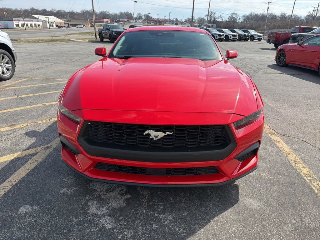 Used 2025 Ford Mustang Coupe image 3