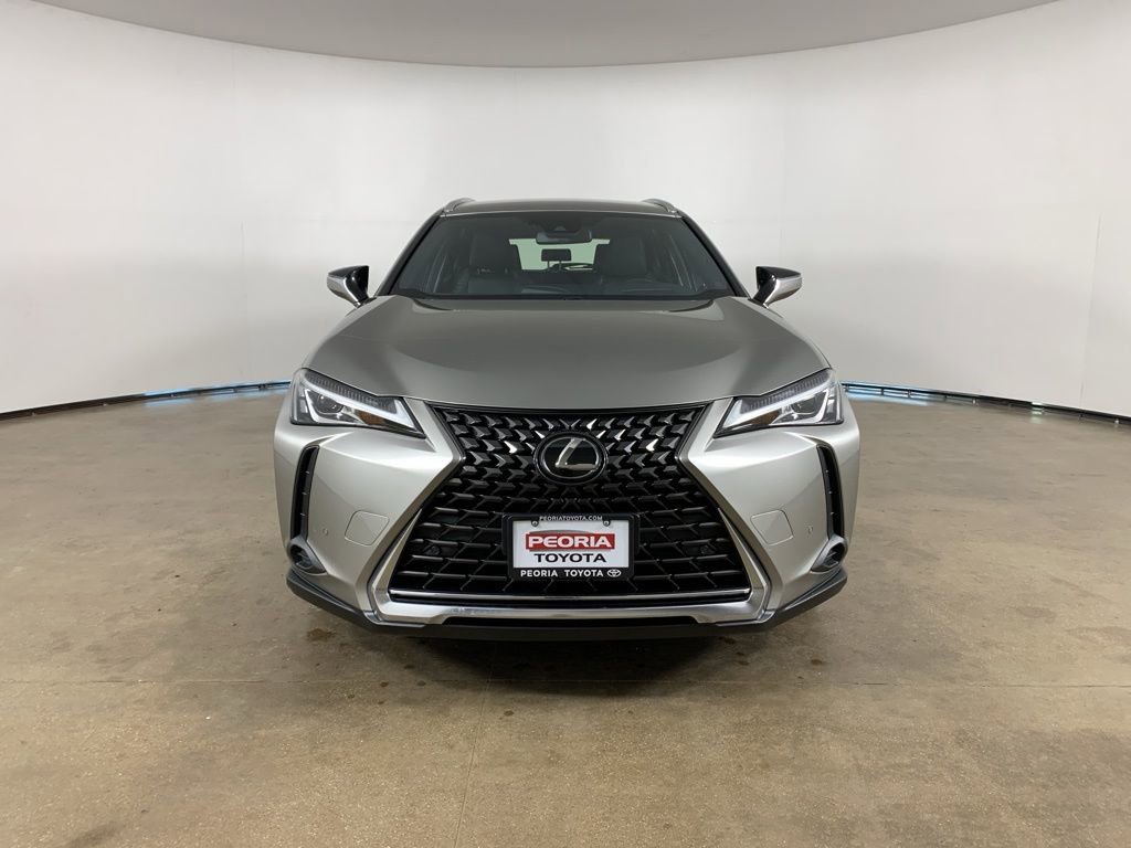 Used 2022 Lexus UX 200 w/ Accessory Package (Z1) image 3