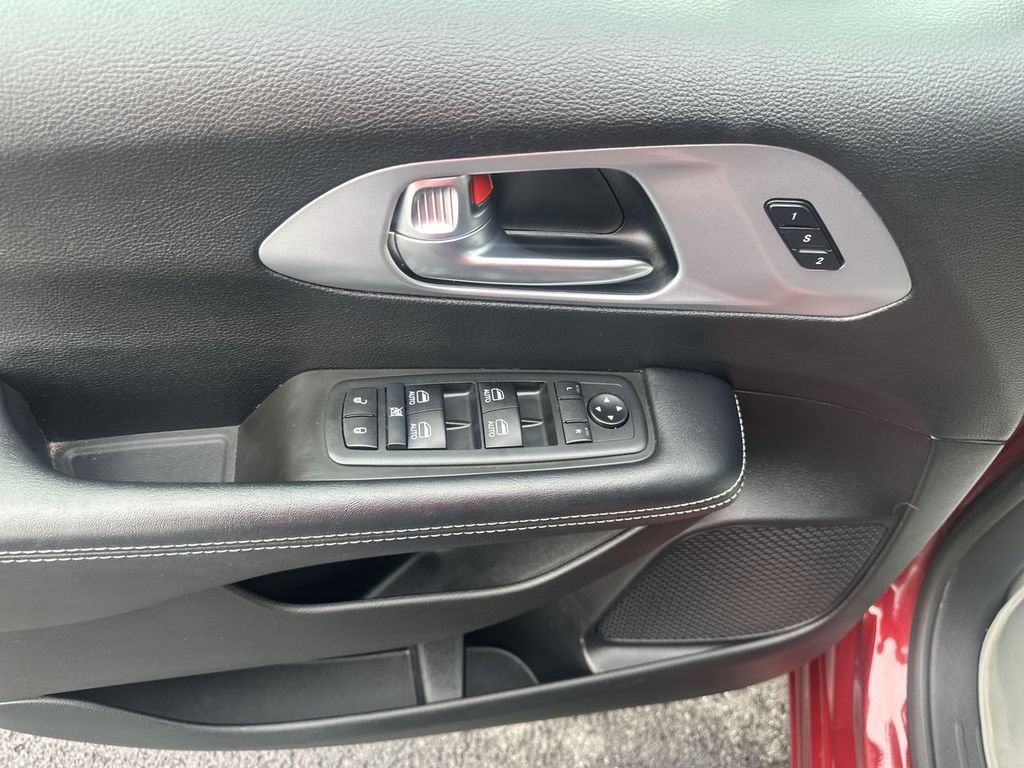 Used 2020 Chrysler Pacifica Touring-L Plus w/ Advanced Safetytec Group FWD image 19