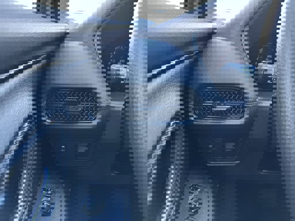 Used 2025 Honda HR-V LX image 25