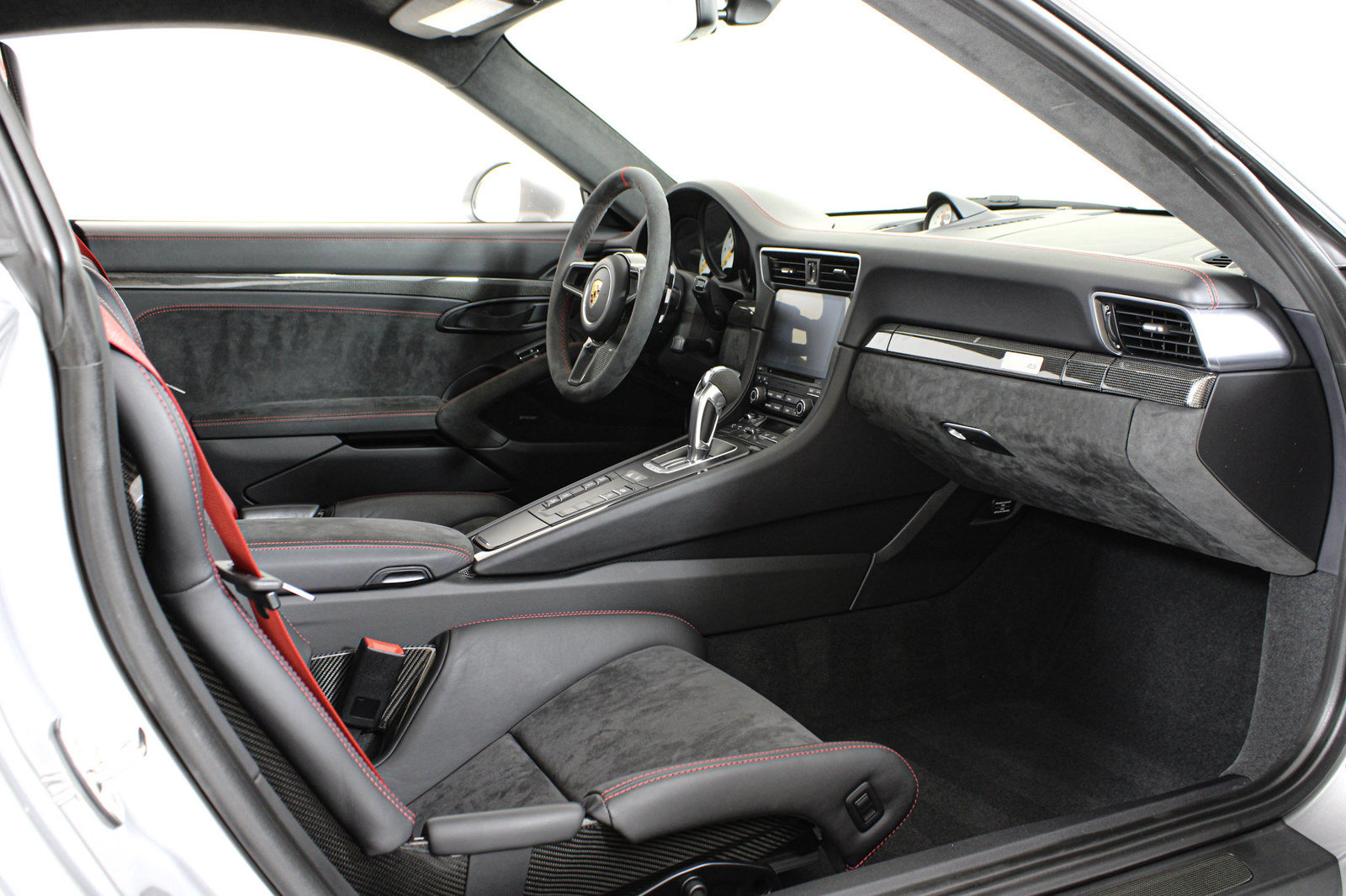 Used 2018 Porsche 911 GT2 RS RWD image 30