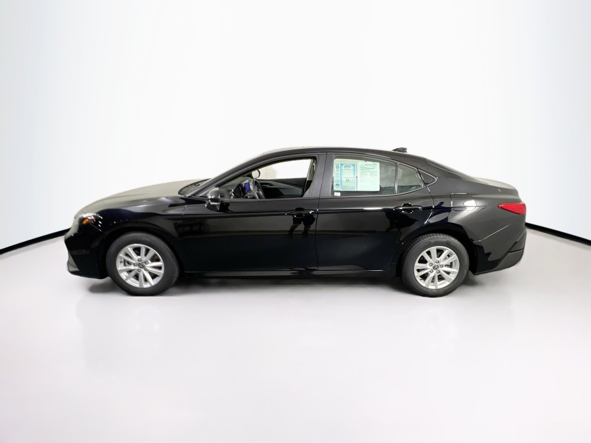 Used 2025 Toyota Camry LE w/ Convenience Package image 8