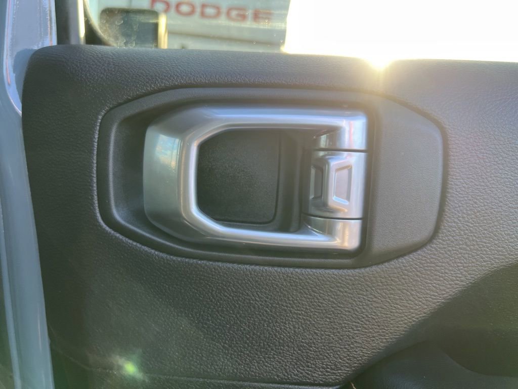 Used 2025 Jeep Wrangler Unlimited Sahara AWD/4WD image 41