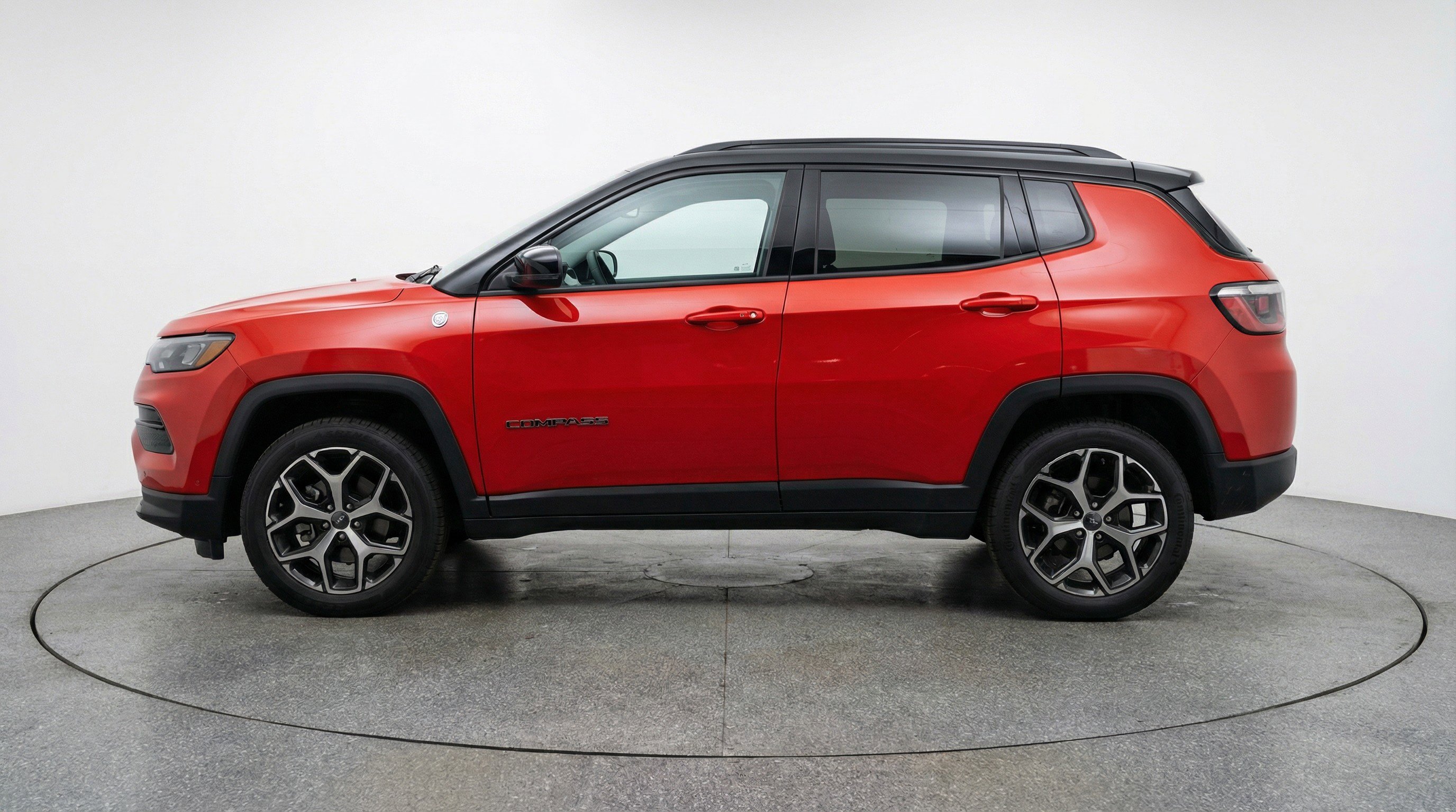 Used 2025 Jeep Compass Limited AWD/4WD image 5