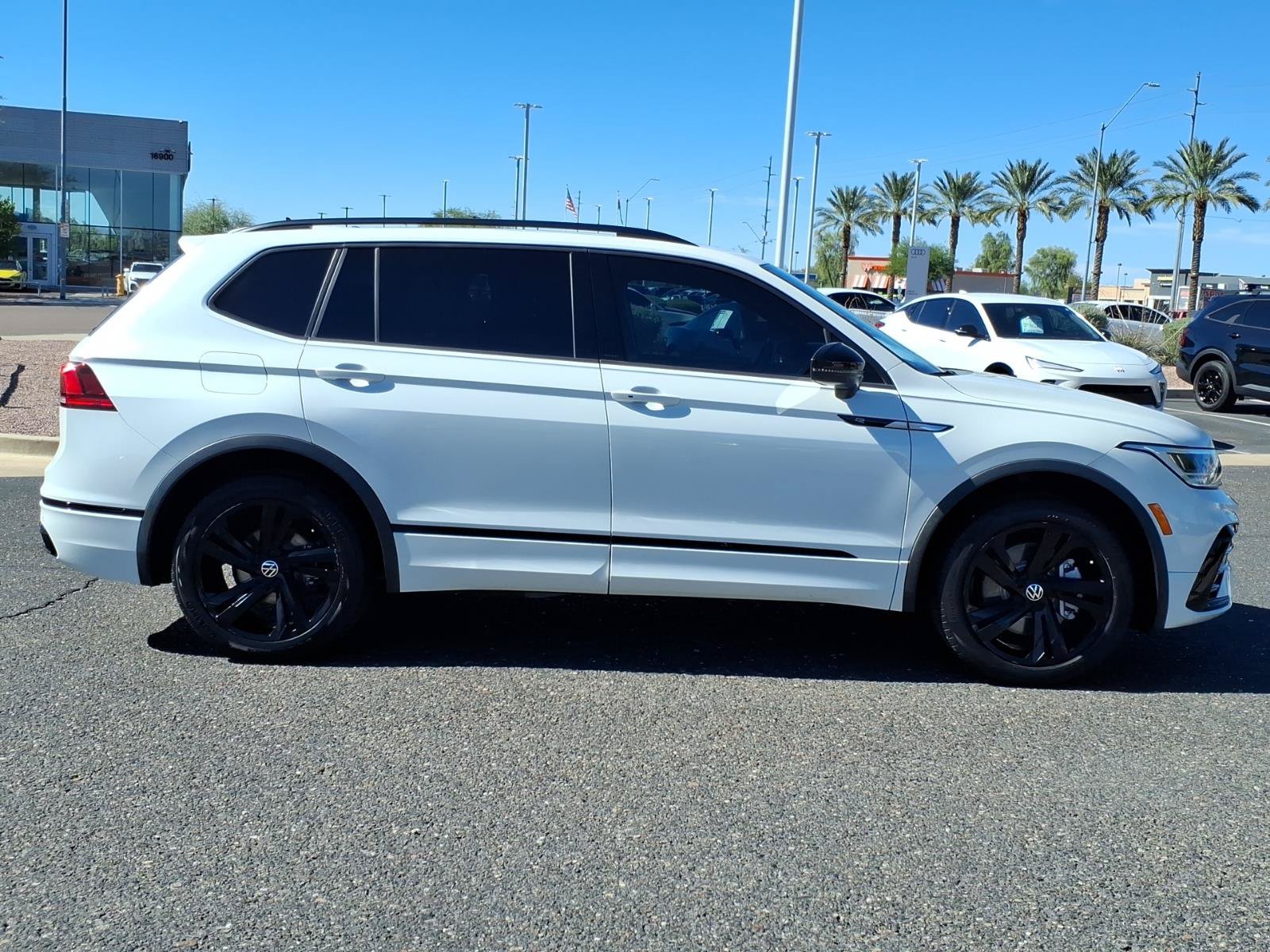Certified 2023 Volkswagen Tiguan SE R-Line FWD image 8