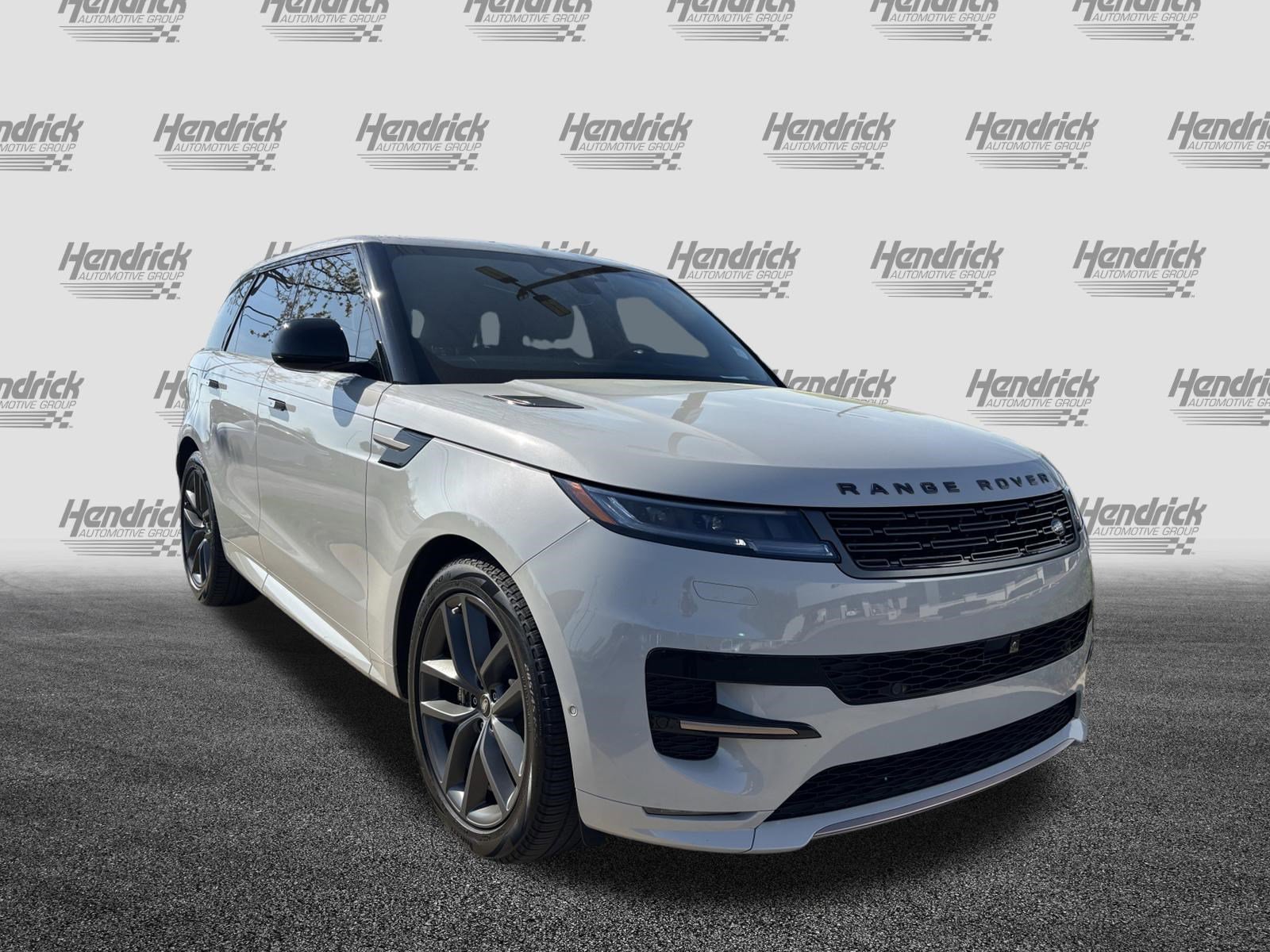 Used 2024 Land Rover Range Rover Sport Dynamic SE image 2