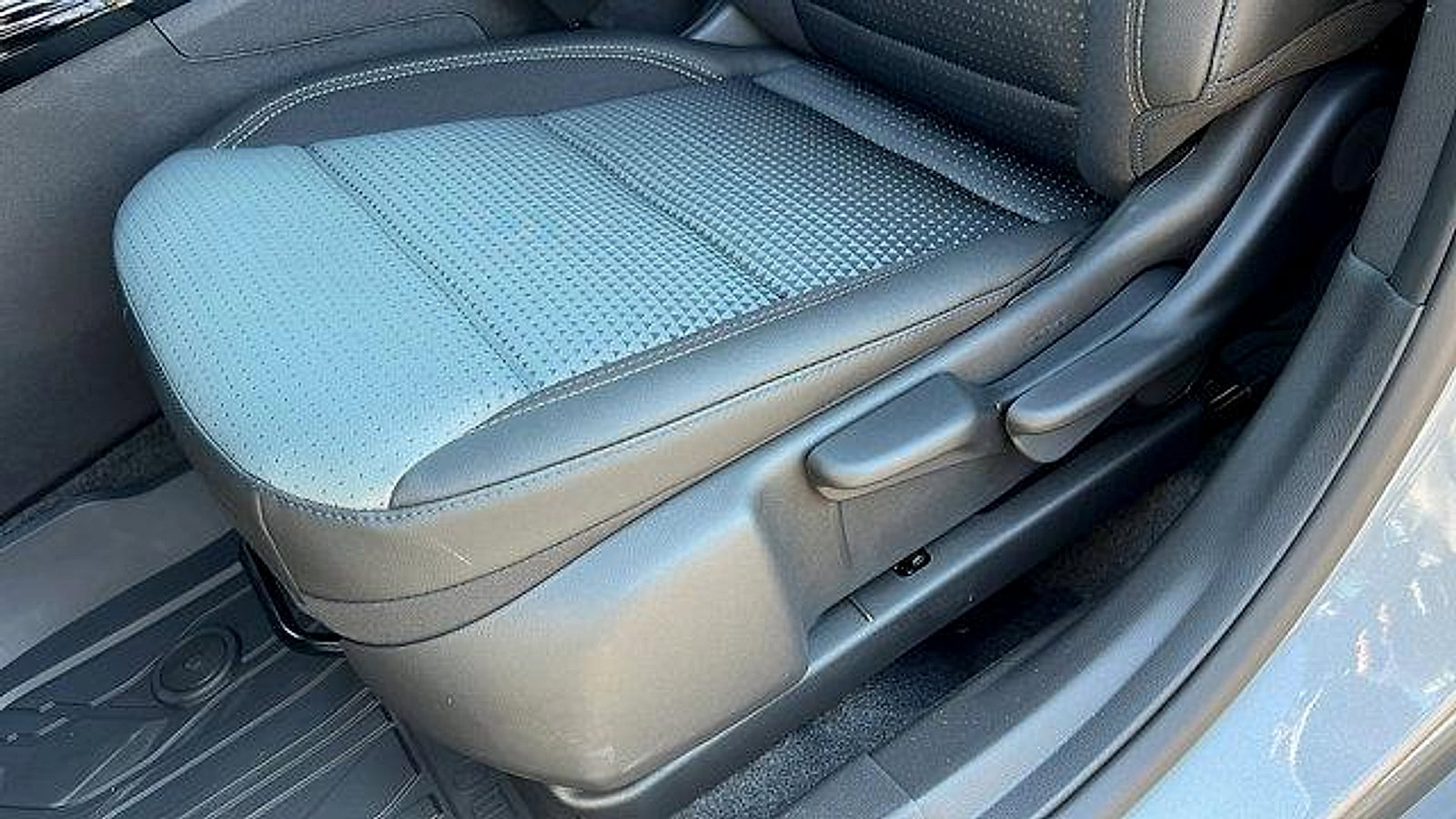 New 2026 Chevrolet Trax LT w/ Sunroof Package image 17