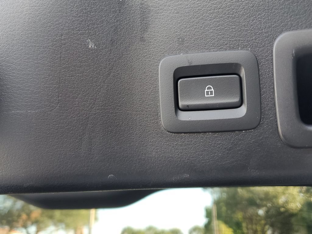 Used 2022 MAZDA MAZDA3 s FWD image 17