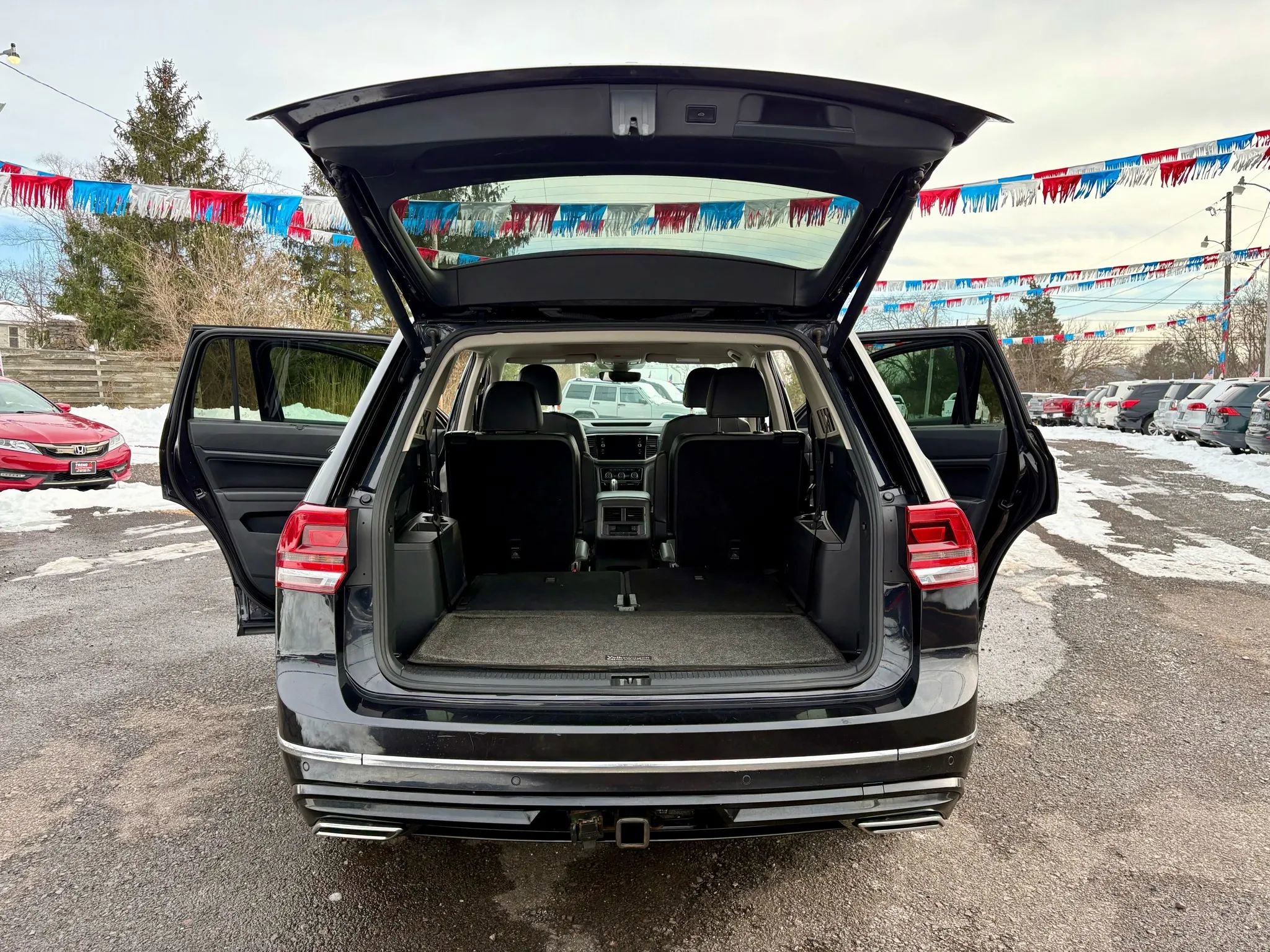 Used 2018 Volkswagen Atlas SEL w/ R-Line Package image 27