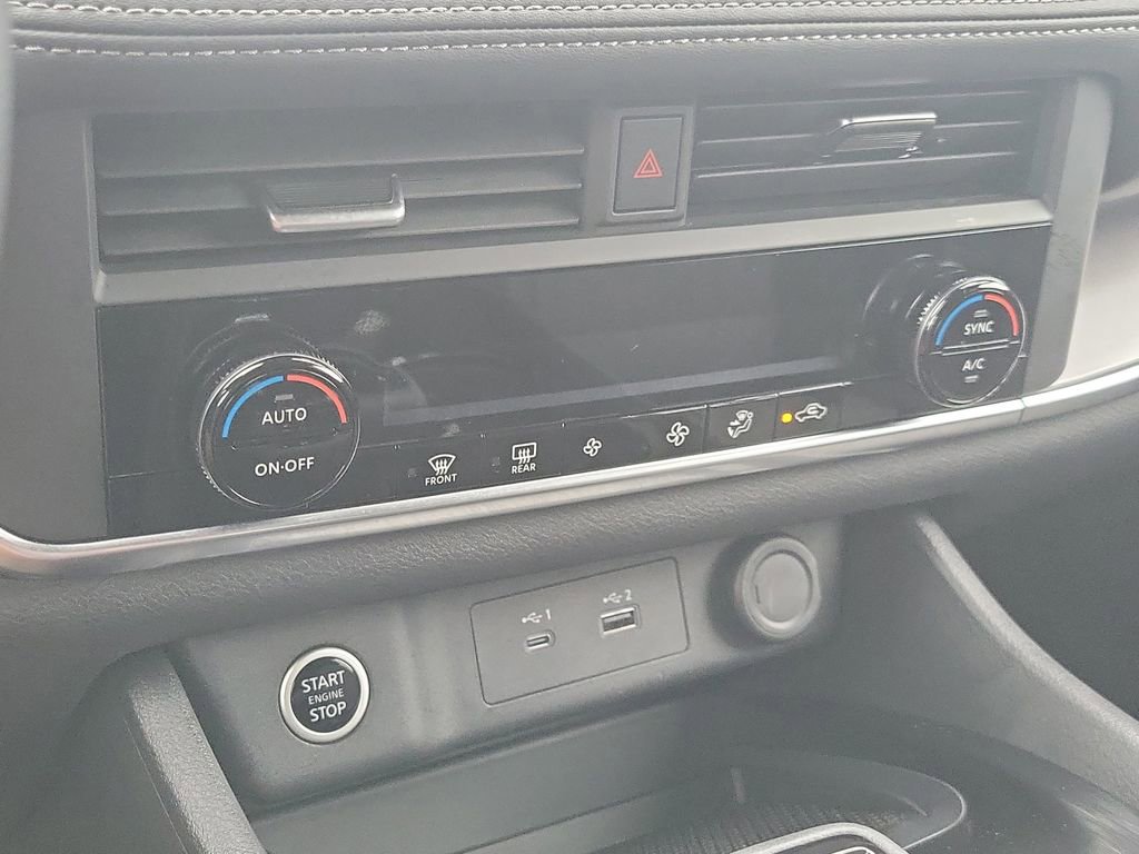 Certified 2023 Nissan Rogue SV image 28