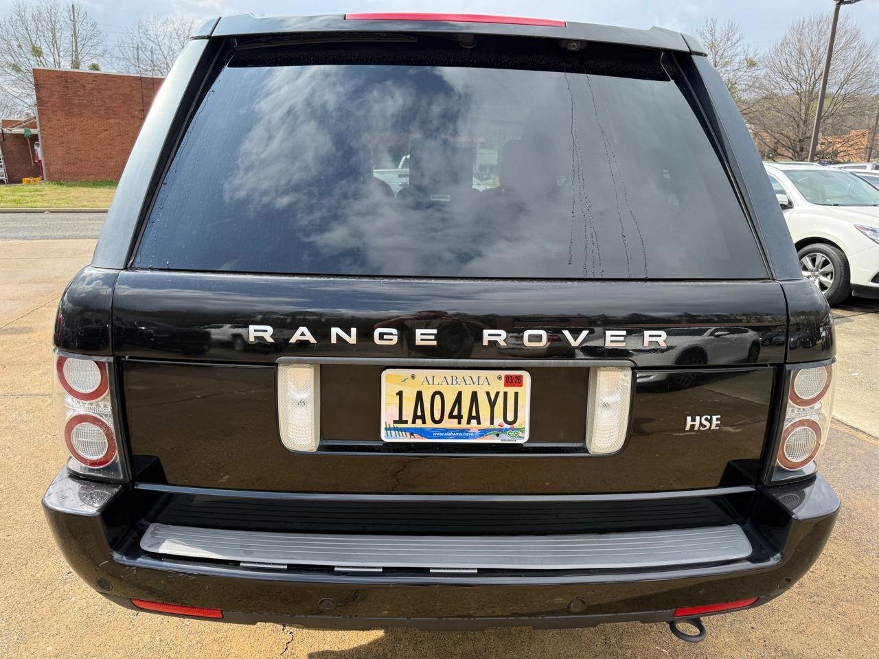 Used 2011 Land Rover Range Rover HSE image 4