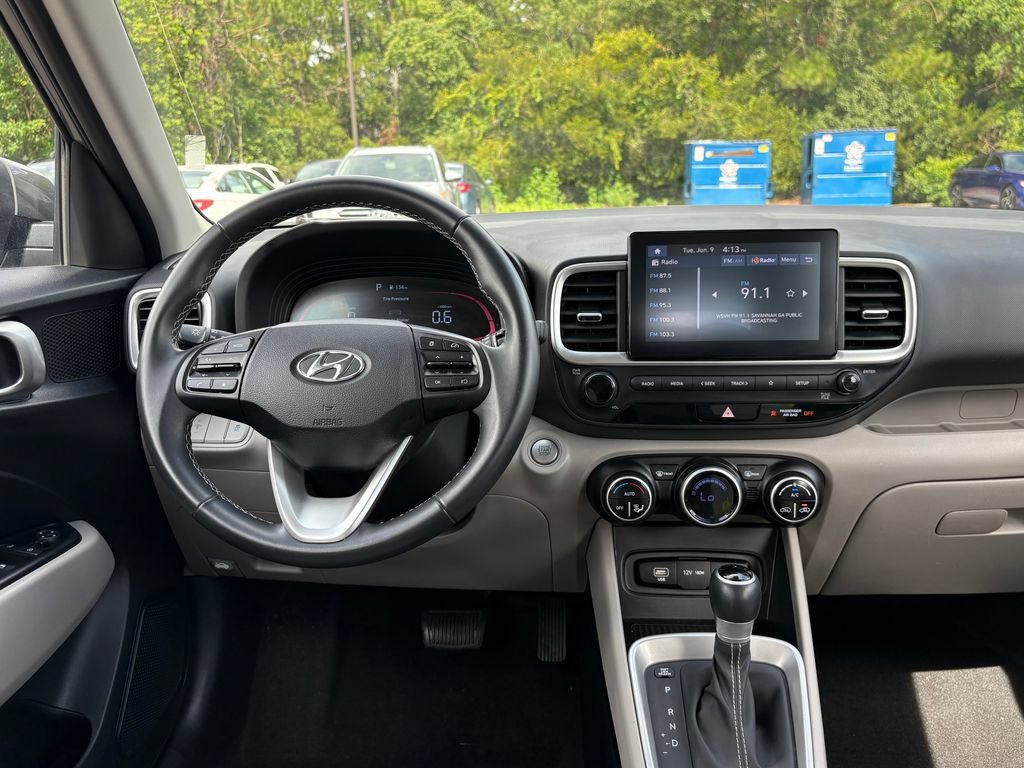 Used 2025 Hyundai Venue SEL FWD image 12