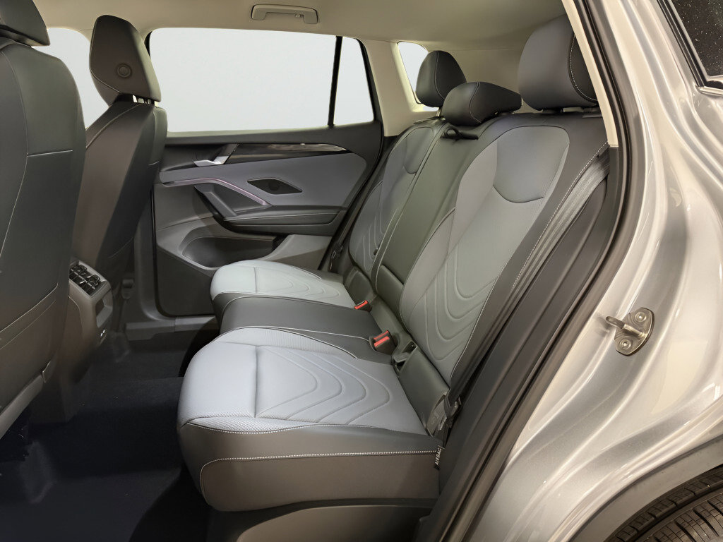 New 2025 Volkswagen Tiguan SE image 19