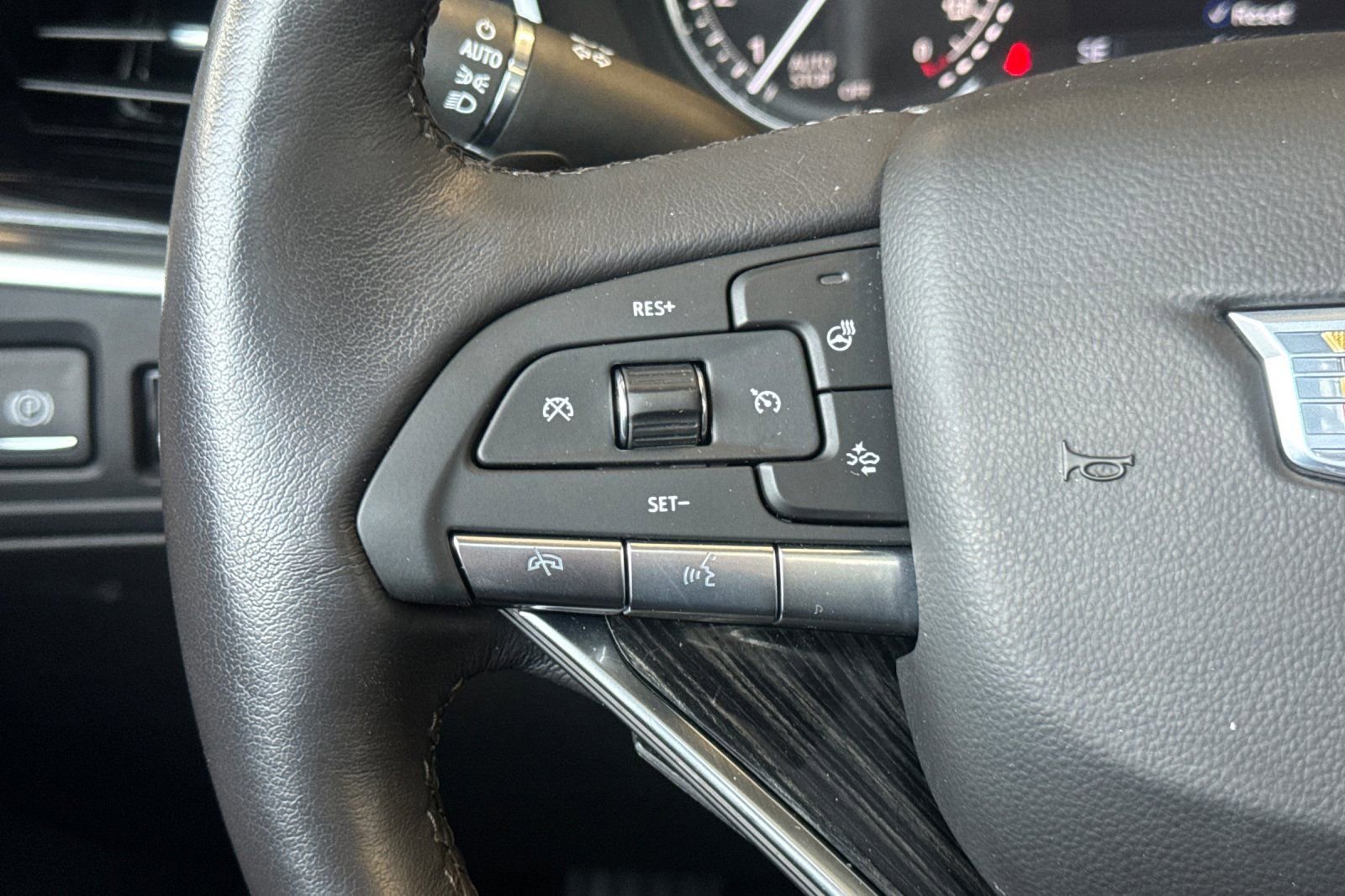 Certified 2025 Cadillac XT6 Premium Luxury FWD image 37