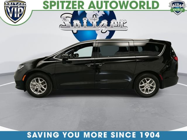 Used 2025 Chrysler Pacifica Select FWD image 8