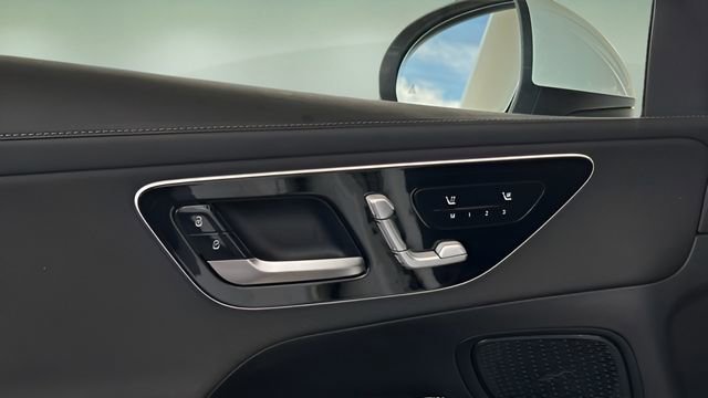 Used 2024 Mercedes-Benz GLC 300 4MATIC image 45