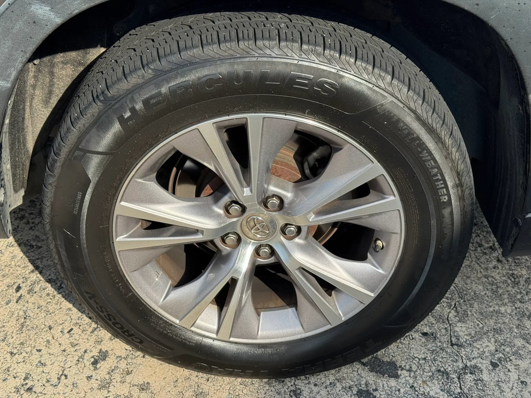Used 2014 Toyota Highlander XLE FWD image 37
