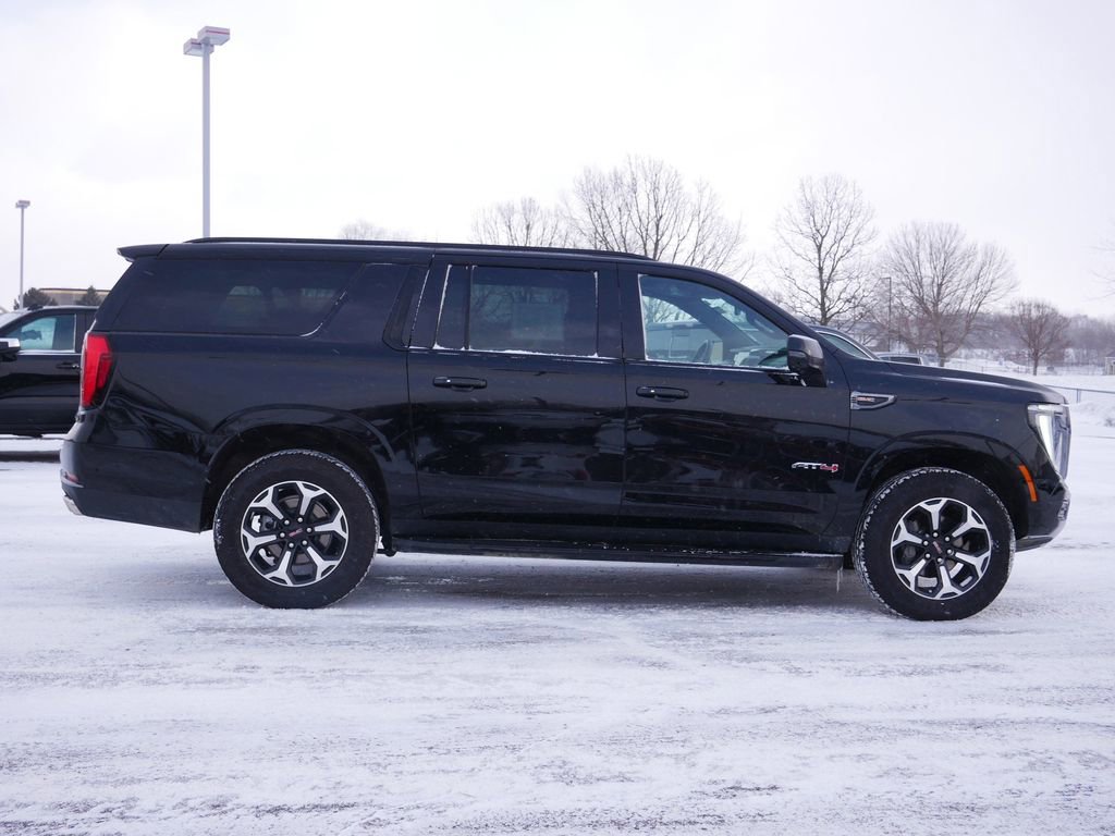 Used 2025 GMC Yukon XL AT4 image 8