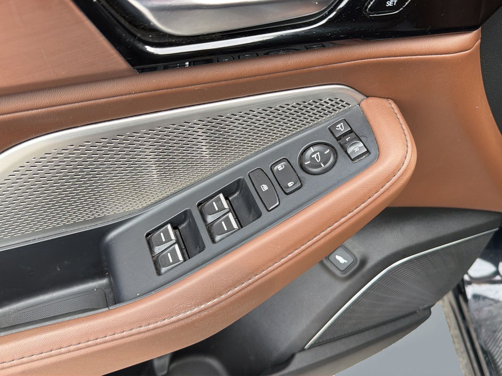 Used 2024 Acura MDX w/ Technology Package FWD image 32