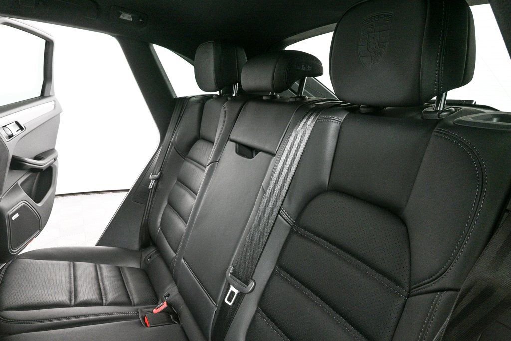 Certified 2025 Porsche Macan image 21