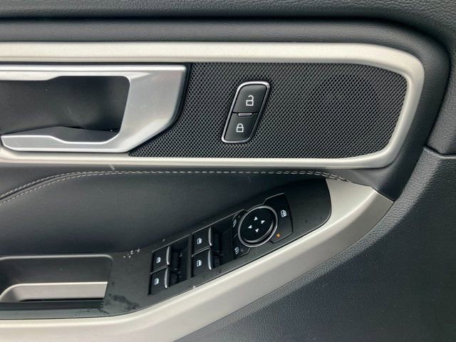 Used 2023 Ford Explorer XLT w/ Equipment Group 202A image 12