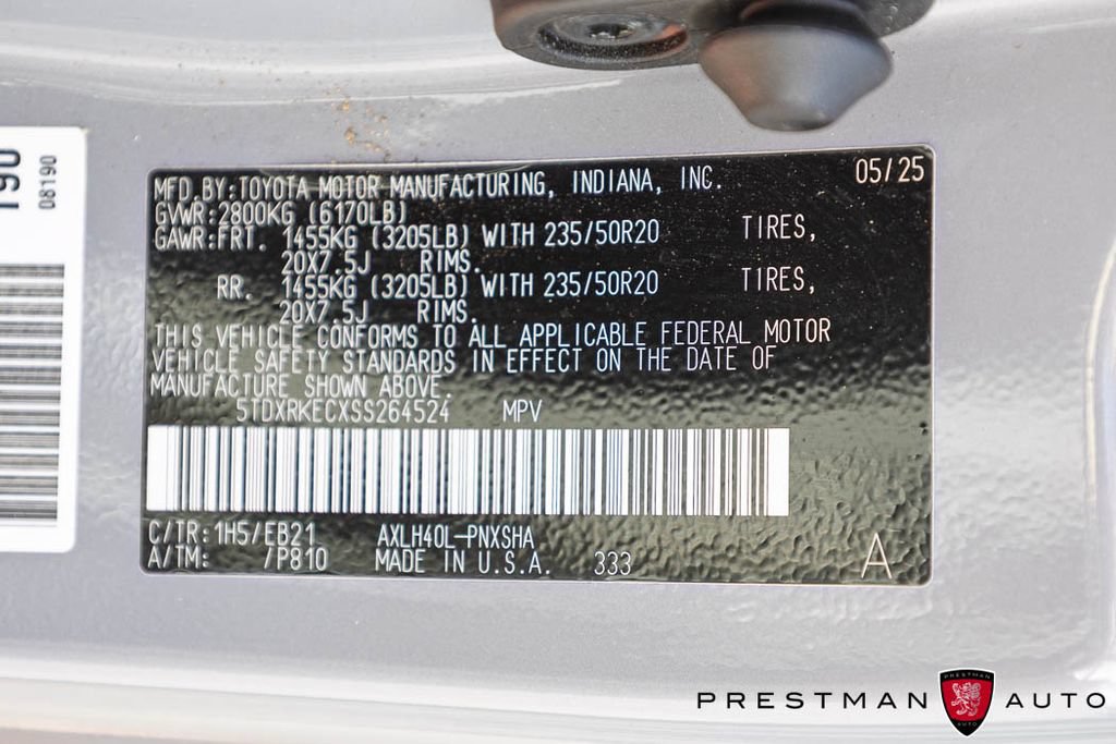 Used 2025 Toyota Sienna XSE FWD image 45